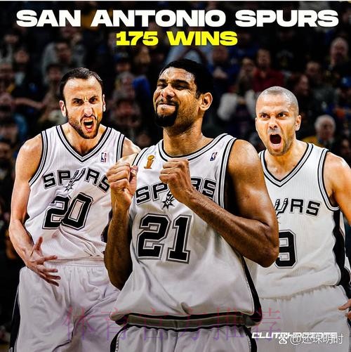 小里&老詹二选一 湖人球迷都会选小里 他们厌倦了老詹的隐晦影射 小里&老詹二选一 湖人球迷都会选小里 他们厌倦了老詹的隐晦影射